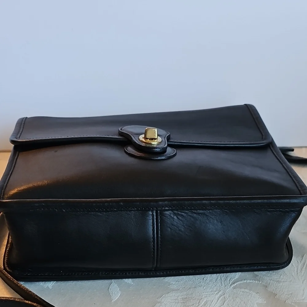 Coach Vintage Willis Black Leather Bag - Picture 10 of 14